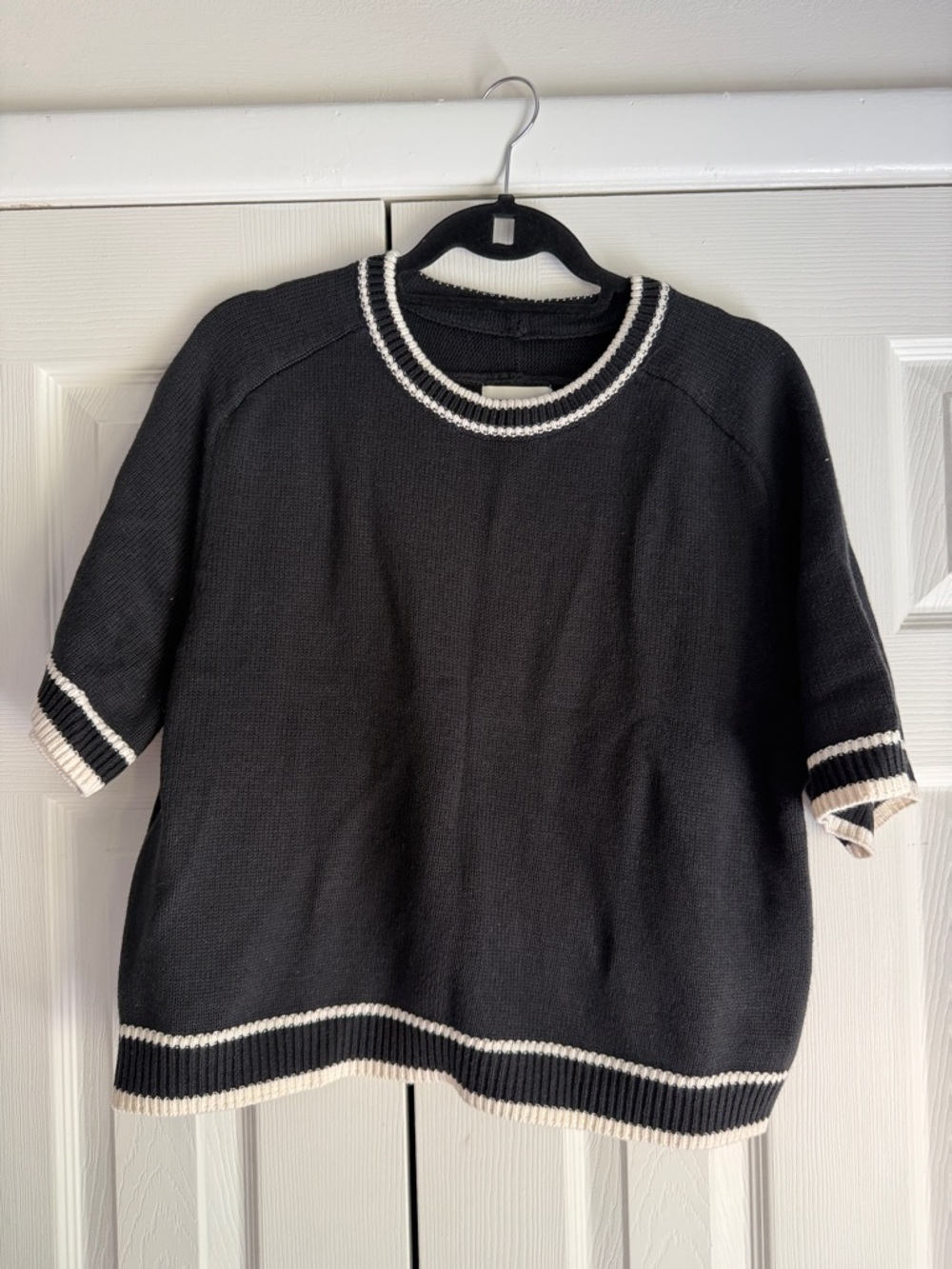 Abercrombie and Fitch Black Short-Sleeve Knit Sweater with Cream Trim